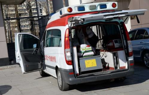 救護車生產(chǎn)廠家簡析車內(nèi)的醫(yī)療配置有哪些？