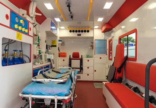 千里護(hù)送，轉(zhuǎn)運(yùn)救護(hù)車帶動(dòng)救護(hù)車廠家發(fā)展02