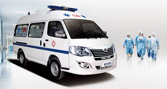 命懸一線牽動人心，救護車臨危不亂治病救人_