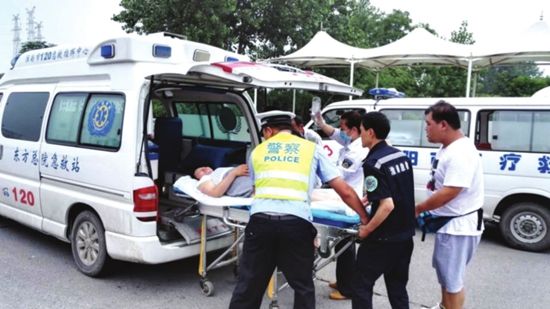 救護車進小區(qū)受阻是怎么回事？救護車廠家?guī)懔私馐虑槭寄?1